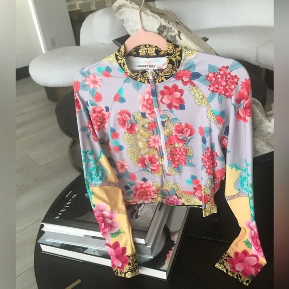 JOHNNY WAS multi pattern crop top , sz xs EUC - Picture 4 of 9